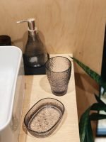 Сірий скляний набір аксесуарів у ванну - Зображення 3