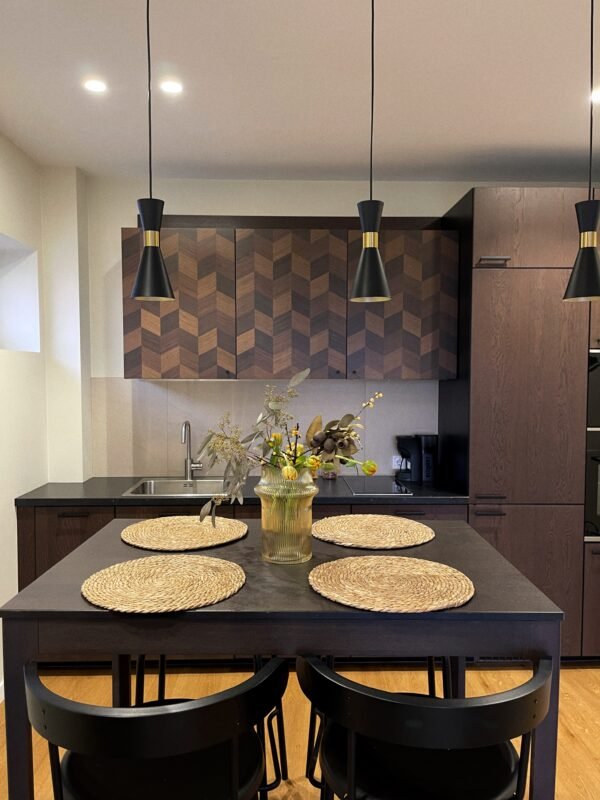 Темні круглі солом'яні підставки на стіл - Зображення 3