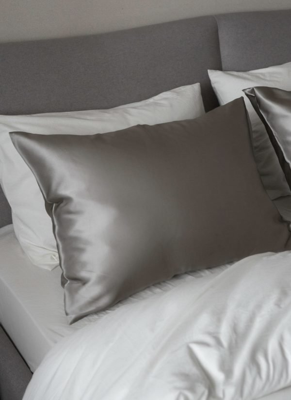 IMG_6684 сіра шовкова наволочка на подушку