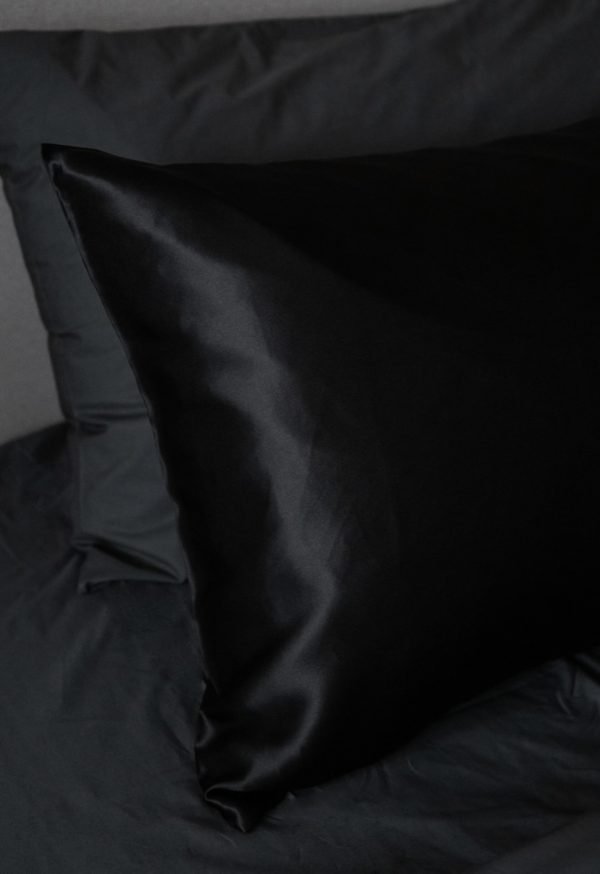 чорні шовкові наволочки на подушки купити