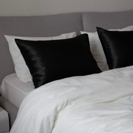 чорні шовкові наволочки на подушку