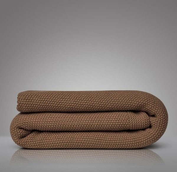 коричневий плед покривало