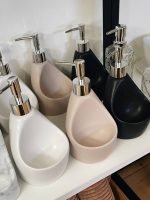 Чорний дозатор для рідкого мила - Зображення 2