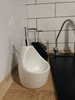 Білий дозатор для рідкого мила