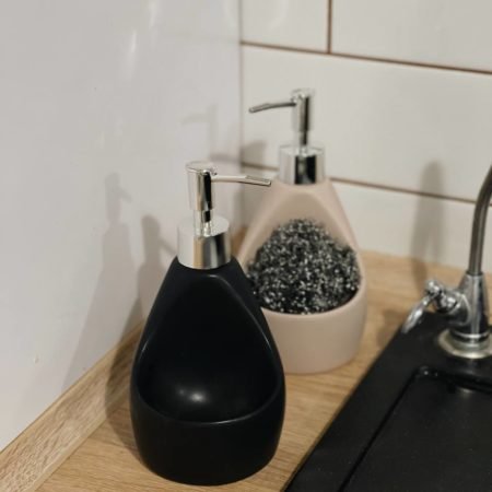 Чорний дозатор для рідкого мила