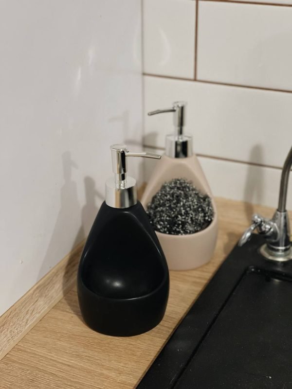 Чорний дозатор для рідкого мила - Зображення 1