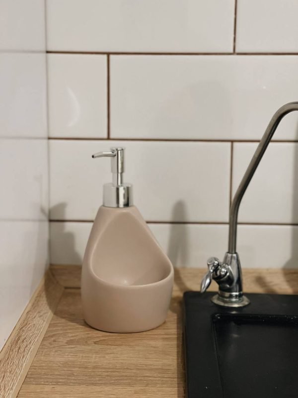 Бежевий дозатор для рідкого мила - Зображення 1