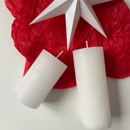 Біла целіндрична свічка