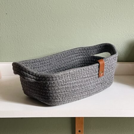 Сіра овальна корзинка
